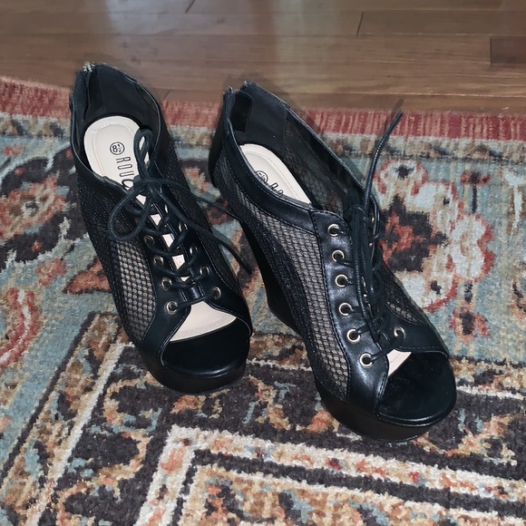 Brand new shoes - Picture 4 of 4